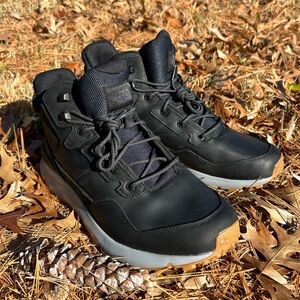 The North face leather boots men’s 10.5